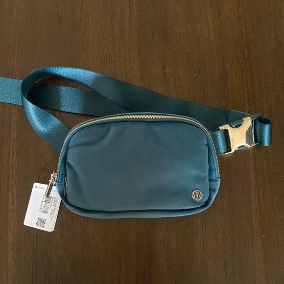 lululemon athletica Handbags - NWT Lululemon Everywhere Belt Bag Velour Jasper Green Gold